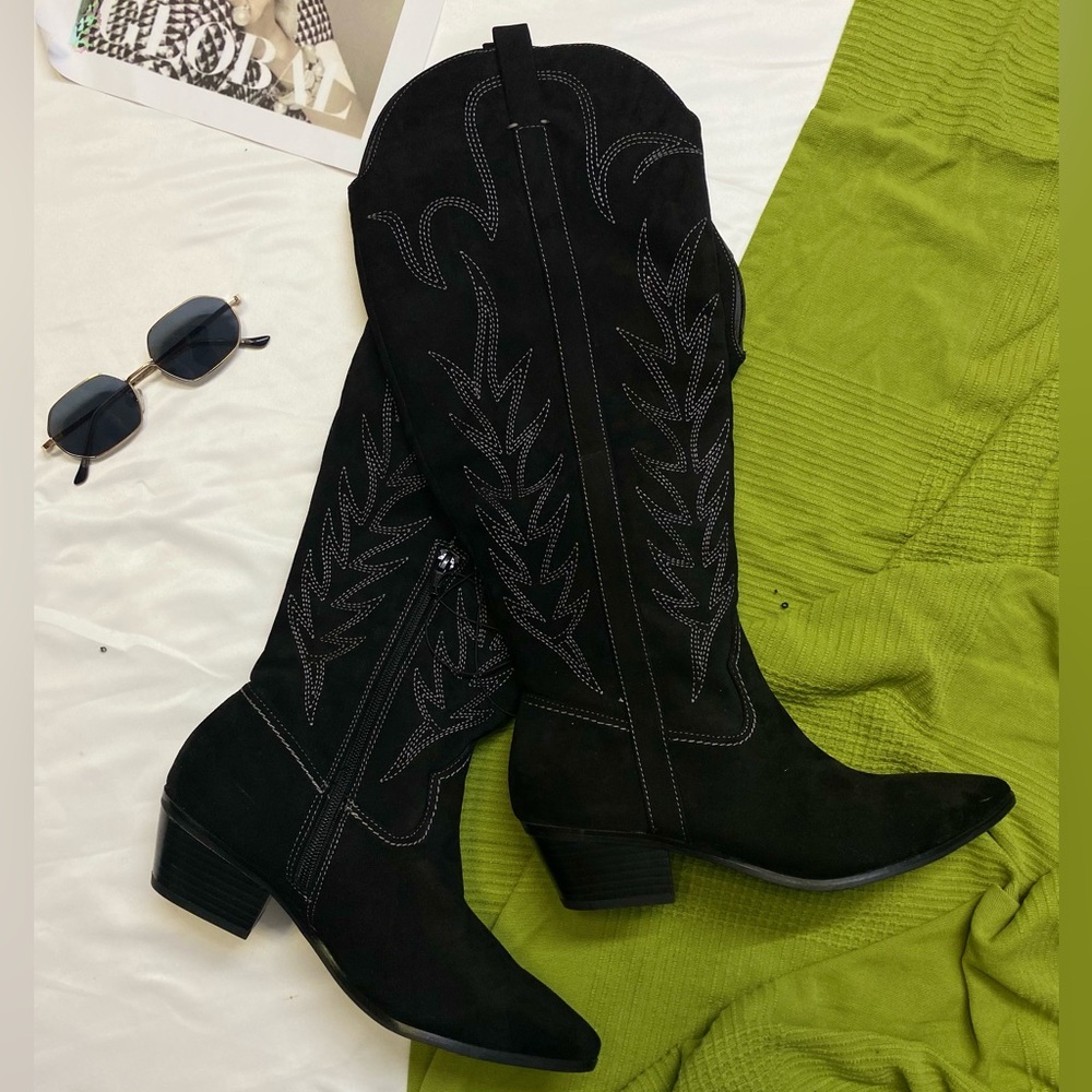 Black Cowgirl Boots.